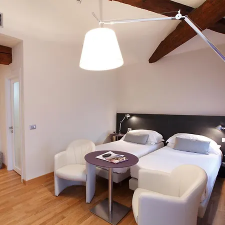 アンヌンツィアータ フェラーラ