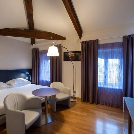 アンヌンツィアータ フェラーラ