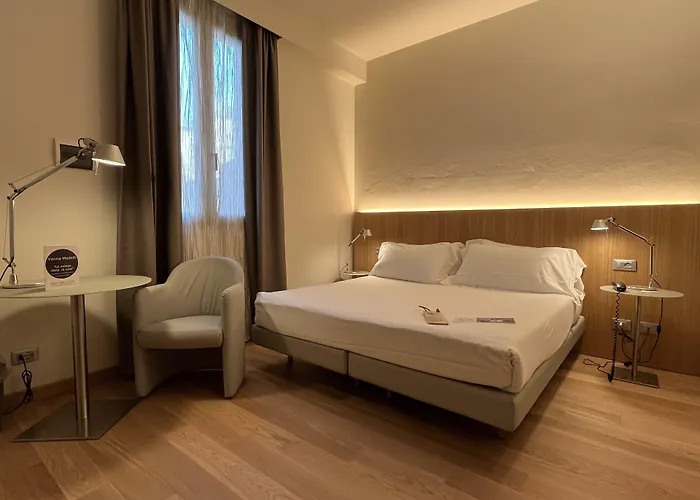 Annunziata Otel Ferrara